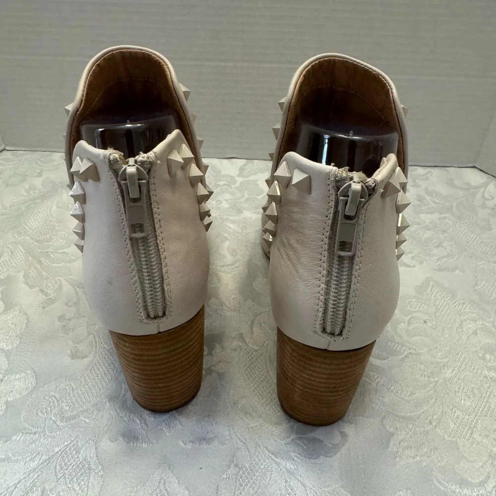 Steve Madden 8M Gloria Studded Booties Rocker Rockabilly Chic Heels Punk Country